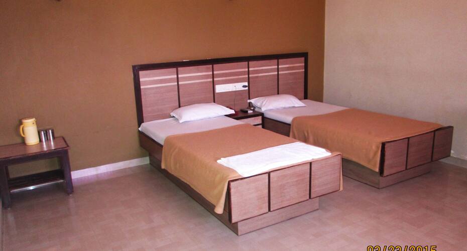 Hotel Amiras, Gandhinagar 5
